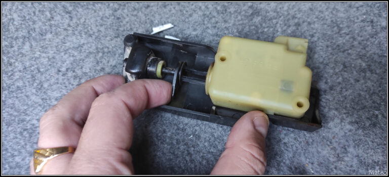 Remplacement moteur trappe essence [VOLVO S60]